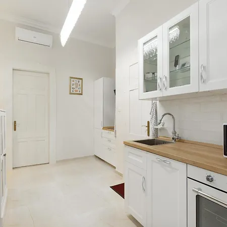 Flawless Design 2br At Oktogon Будапешт