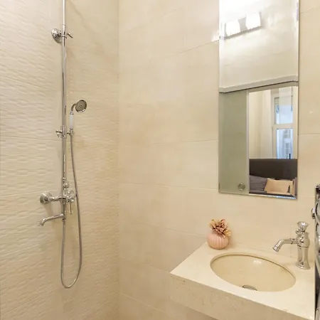 Flawless Design 2br At Oktogon