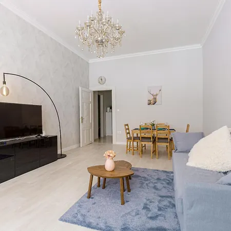 Flawless Design 2br At Oktogon Апартаменты Будапешт